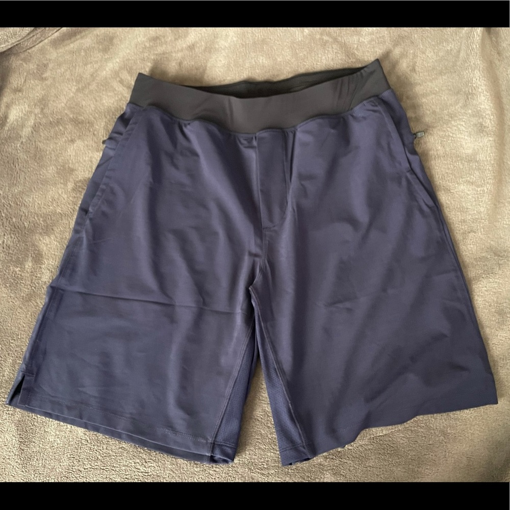 Fabletics Mens Fanchise Short - Size LARGE (BRAND NEW)